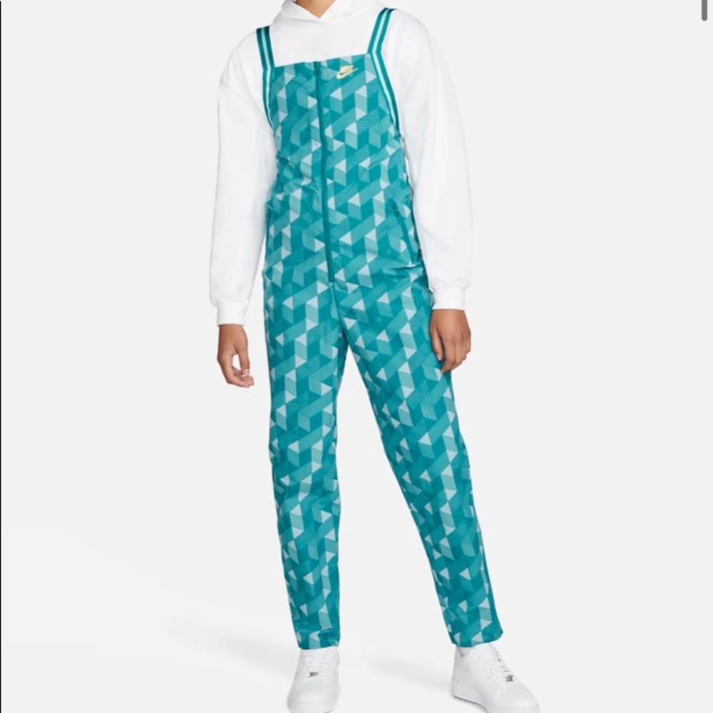 Nike jump suit collar with Serena Williams